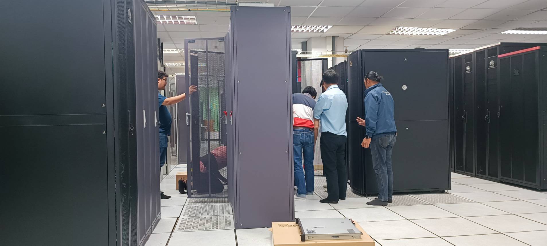 Server Network - Slide 1